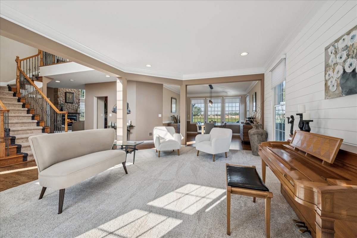 59 Tournament Drive, Hawthorn Woods, IL 60047