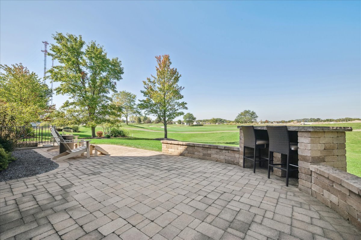 59 Tournament Drive, Hawthorn Woods, IL 60047