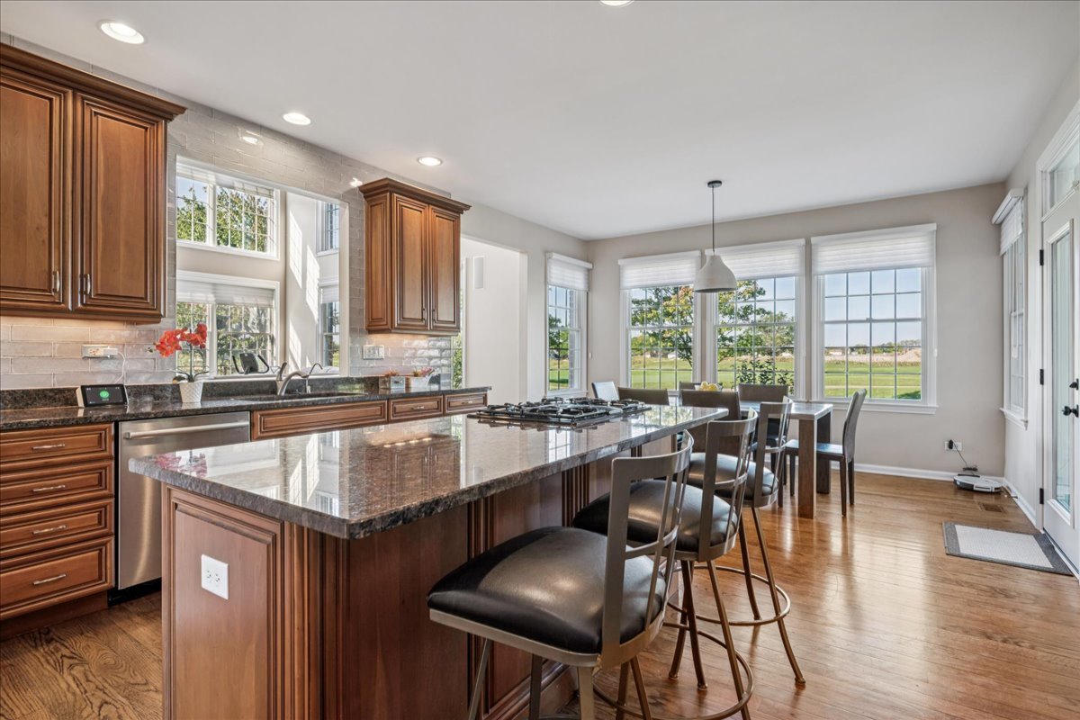 59 Tournament Drive, Hawthorn Woods, IL 60047