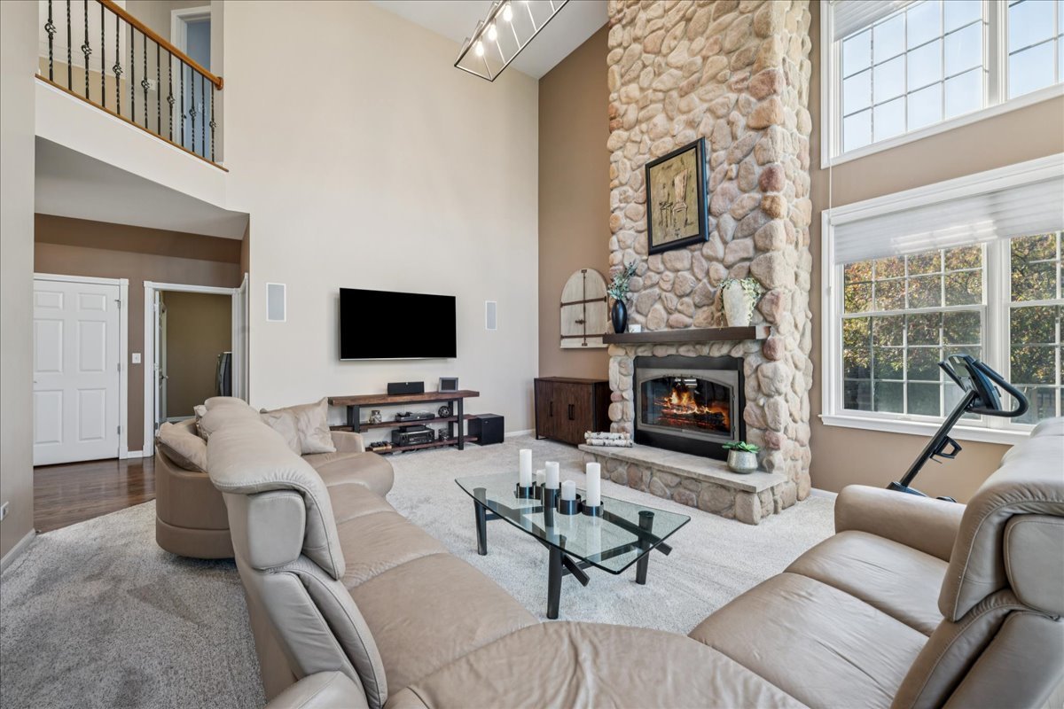 59 Tournament Drive, Hawthorn Woods, IL 60047