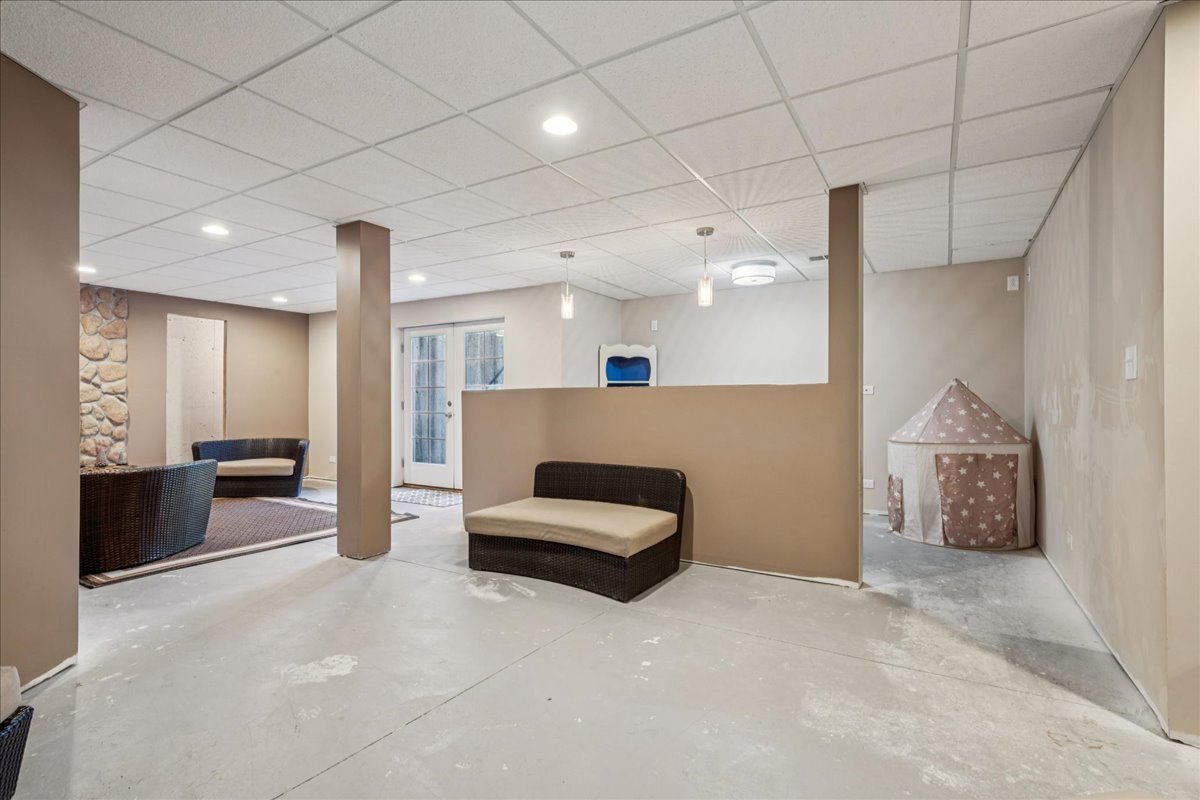59 Tournament Drive, Hawthorn Woods, IL 60047
