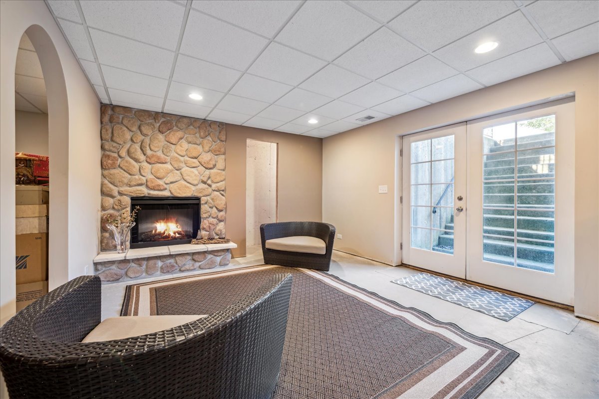 59 Tournament Drive, Hawthorn Woods, IL 60047