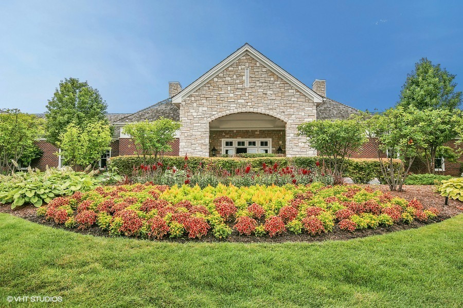 59 Tournament Drive, Hawthorn Woods, IL 60047