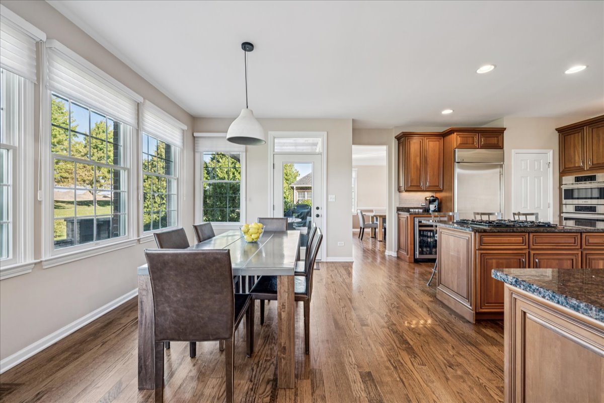 59 Tournament Drive, Hawthorn Woods, IL 60047