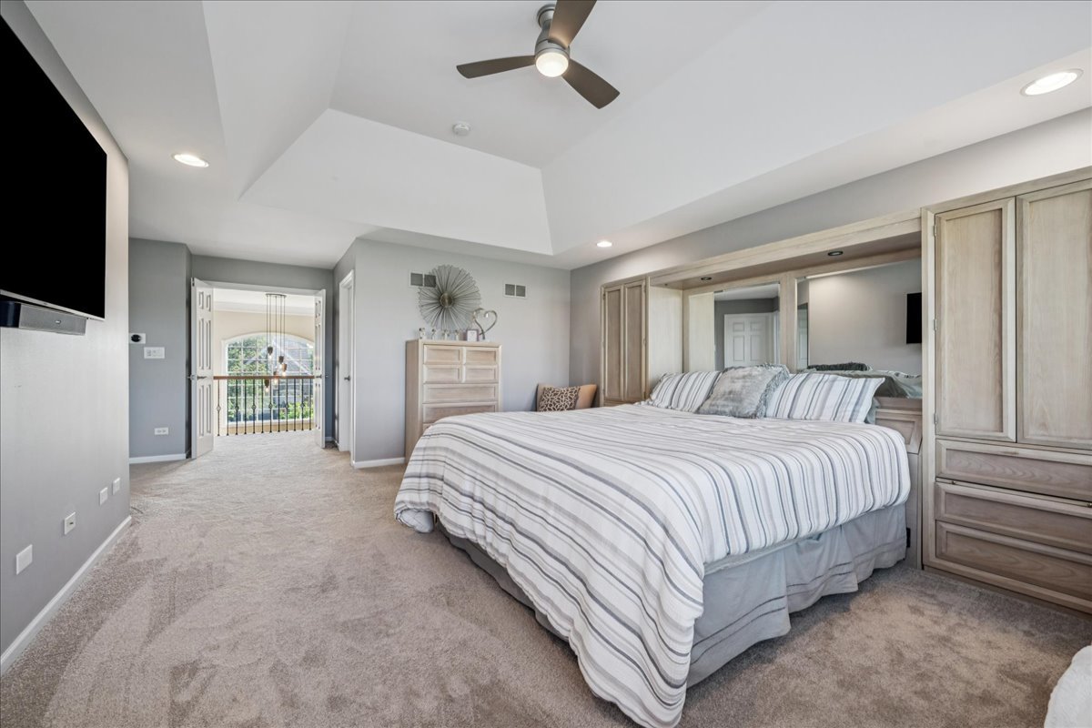 59 Tournament Drive, Hawthorn Woods, IL 60047