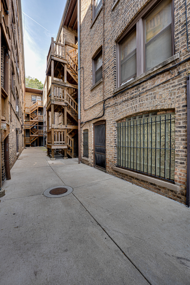 2415 W Pratt Boulevard #C1, Chicago, IL 60645