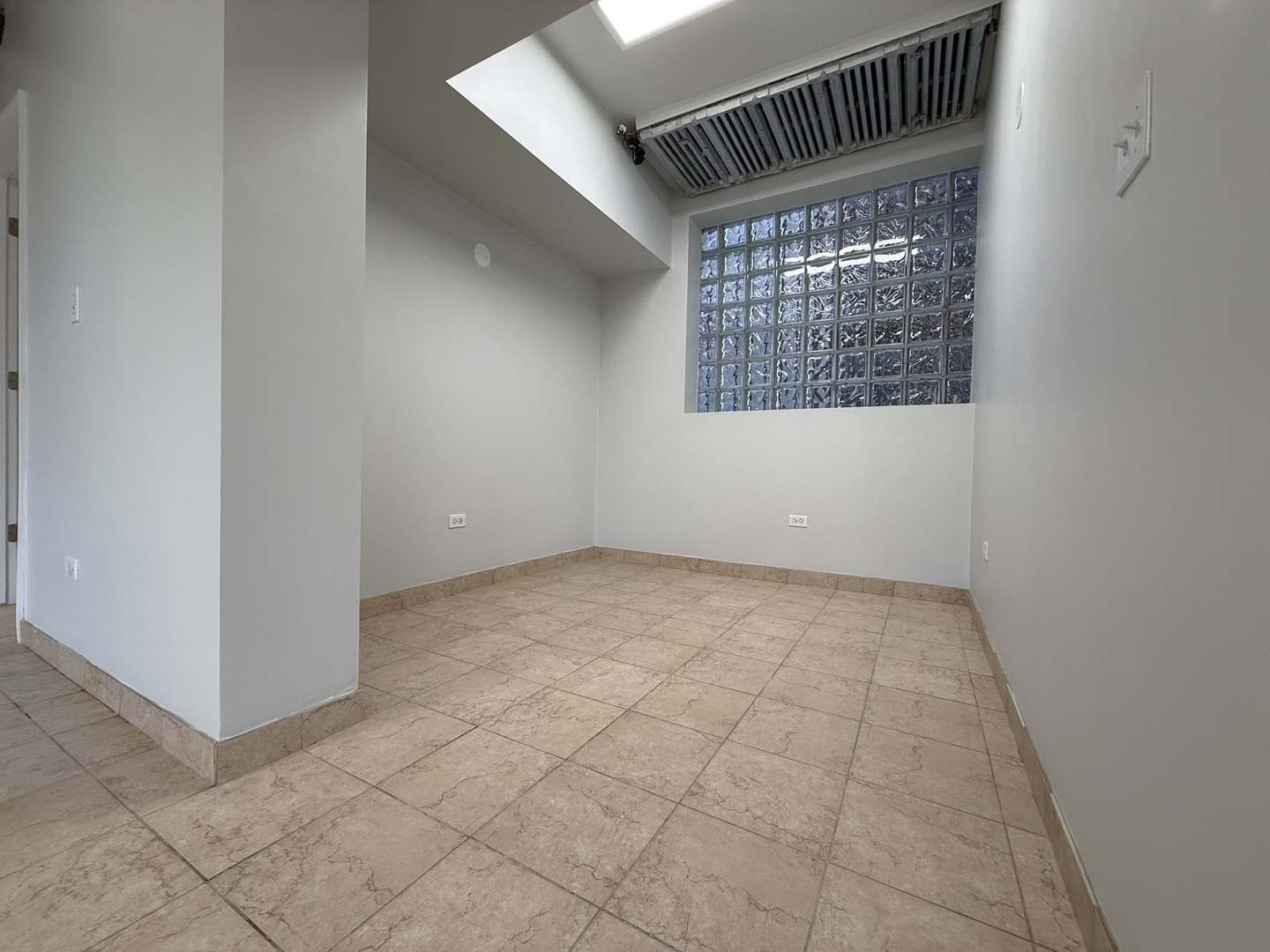 2415 W Pratt Boulevard #C1, Chicago, IL 60645