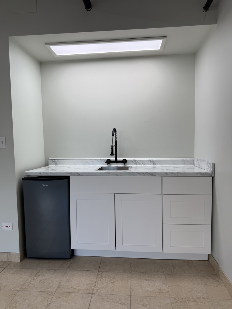 2415 W Pratt Boulevard #C1, Chicago, IL 60645