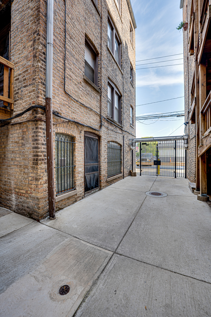 2415 W Pratt Boulevard #C1, Chicago, IL 60645