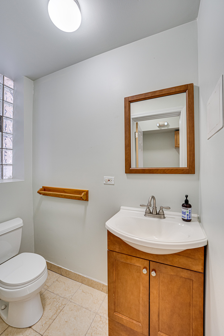 2415 W Pratt Boulevard #C1, Chicago, IL 60645
