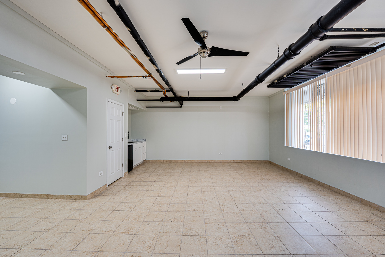 2415 W Pratt Boulevard #C1, Chicago, IL 60645