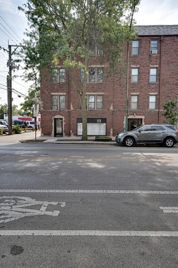 2415 W Pratt Boulevard #C1, Chicago, IL 60645