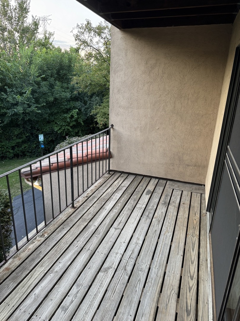 21W581 W NORTH AVE. Avenue #7, Lombard, IL 60148