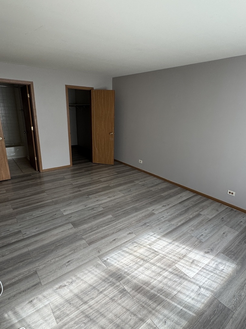 21W581 W NORTH AVE. Avenue #7, Lombard, IL 60148
