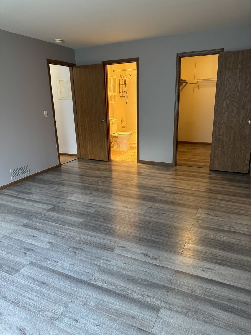 21W581 W NORTH AVE. Avenue #7, Lombard, IL 60148