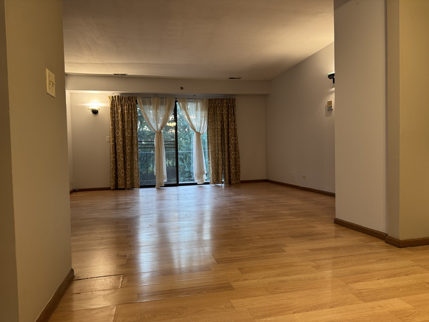 21W581 W NORTH AVE. Avenue #7, Lombard, IL 60148