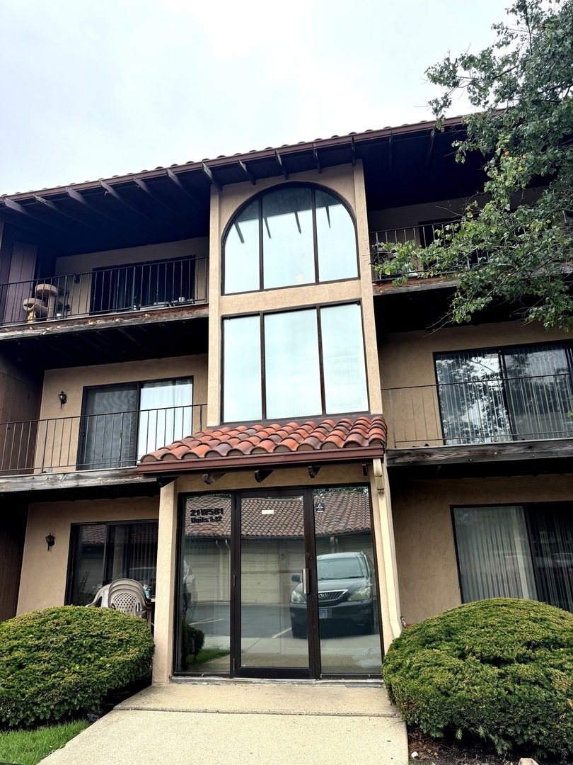 21W581 W NORTH AVE. Avenue #7, Lombard, IL 60148