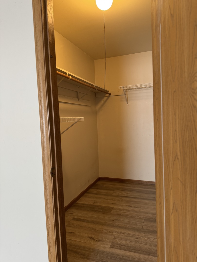 21W581 W NORTH AVE. Avenue #7, Lombard, IL 60148