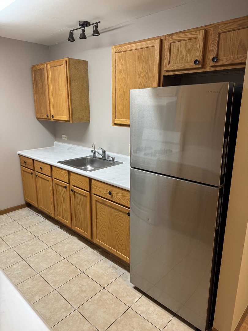 21W581 W NORTH AVE. Avenue #7, Lombard, IL 60148