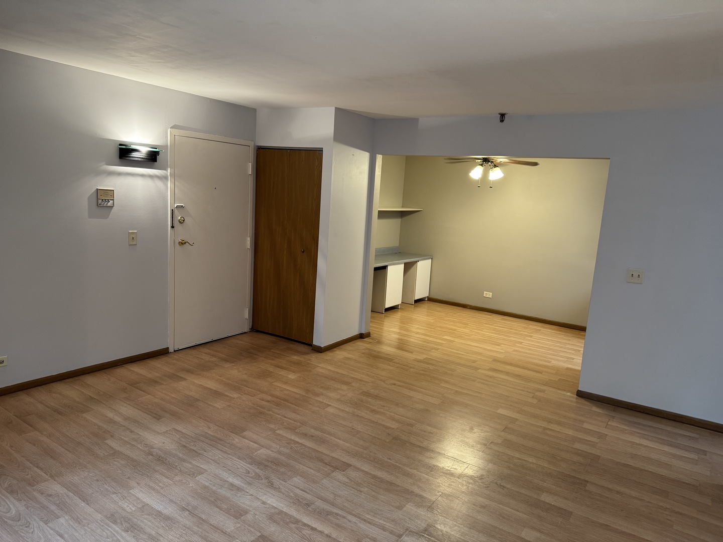 21W581 W NORTH AVE. Avenue #7, Lombard, IL 60148