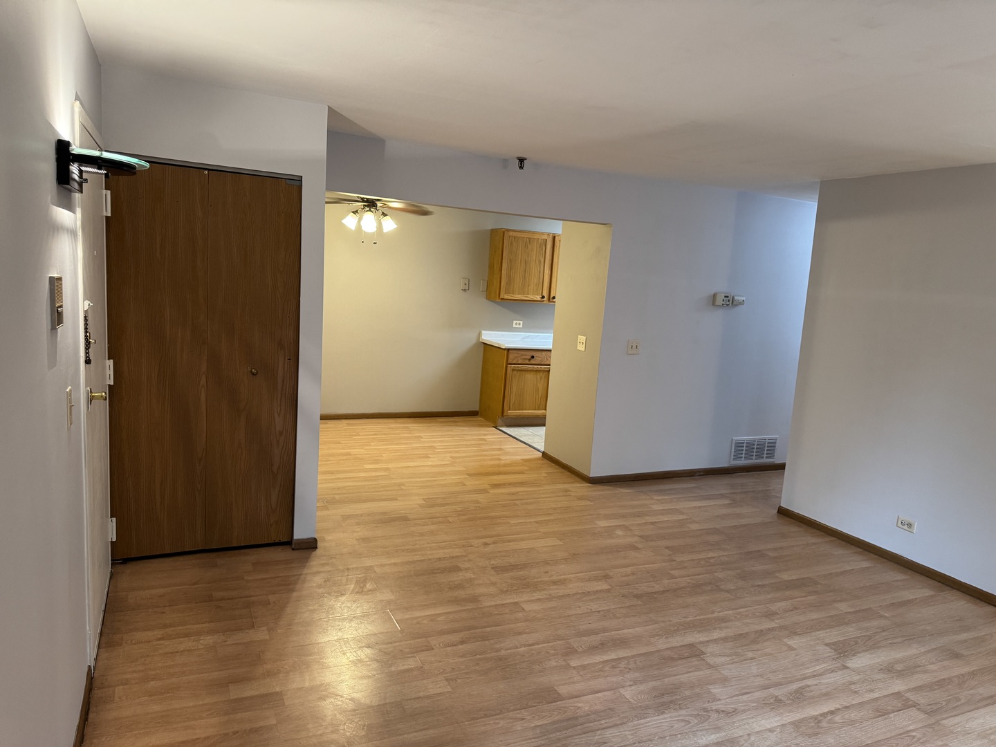 21W581 W NORTH AVE. Avenue #7, Lombard, IL 60148