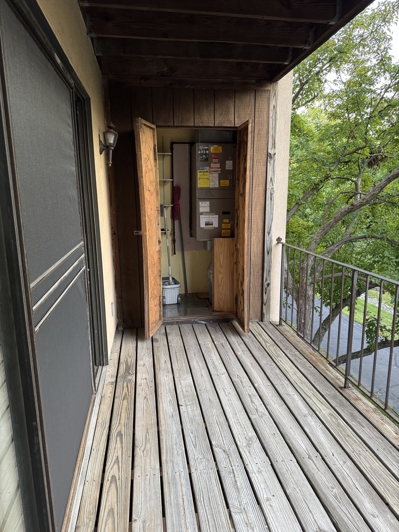 21W581 W NORTH AVE. Avenue #7, Lombard, IL 60148