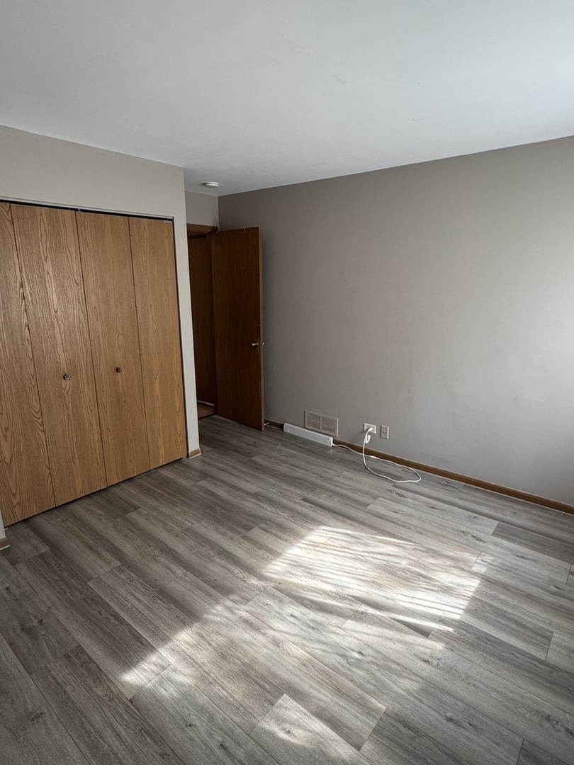21W581 W NORTH AVE. Avenue #7, Lombard, IL 60148