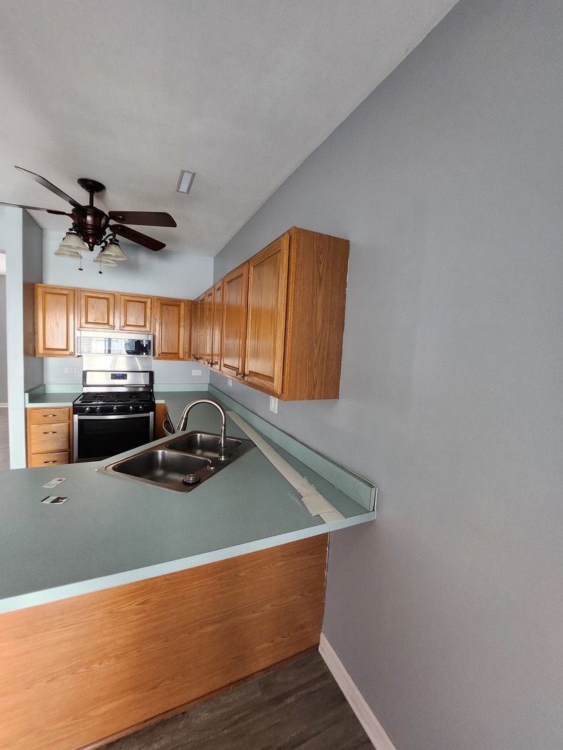 316 E Victoria Circle #316, North Aurora, IL 60542