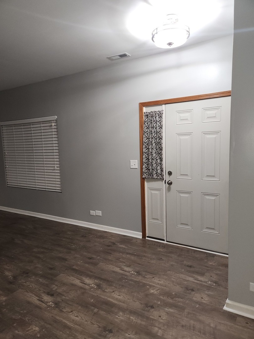 316 E Victoria Circle #316, North Aurora, IL 60542
