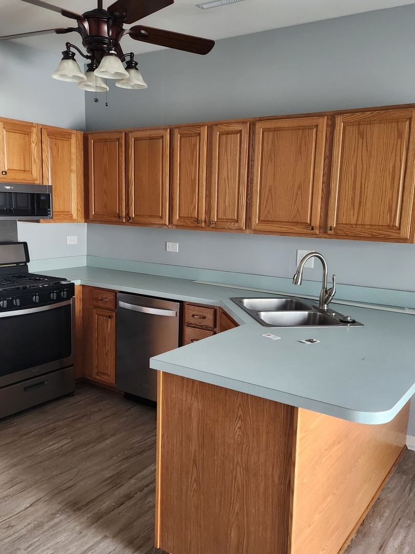 316 E Victoria Circle #316, North Aurora, IL 60542