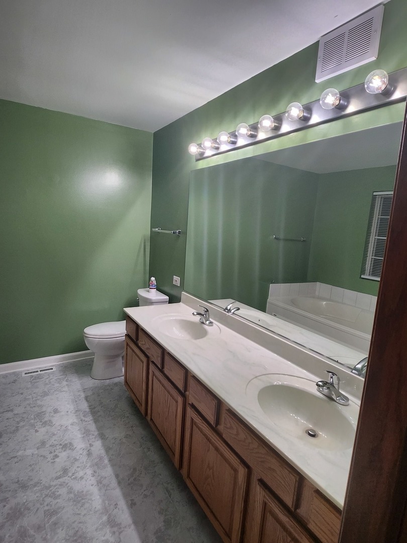 316 E Victoria Circle #316, North Aurora, IL 60542