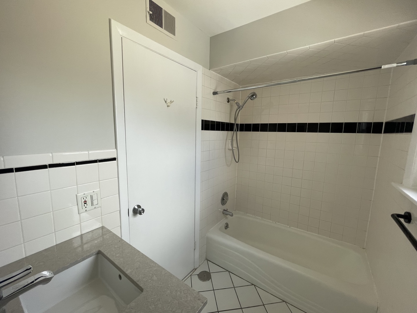 2132 N Harlem Avenue #1C, Elmwood Park, IL 60707