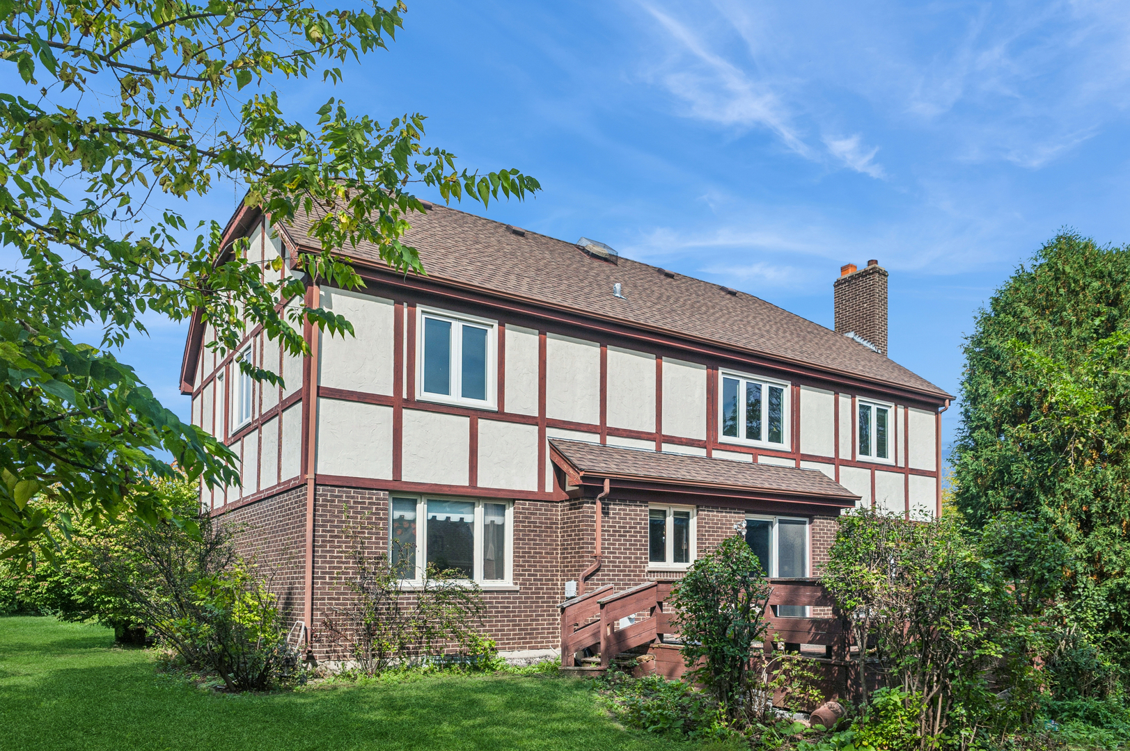 2611 E Radford Court, Arlington Heights, IL 60004