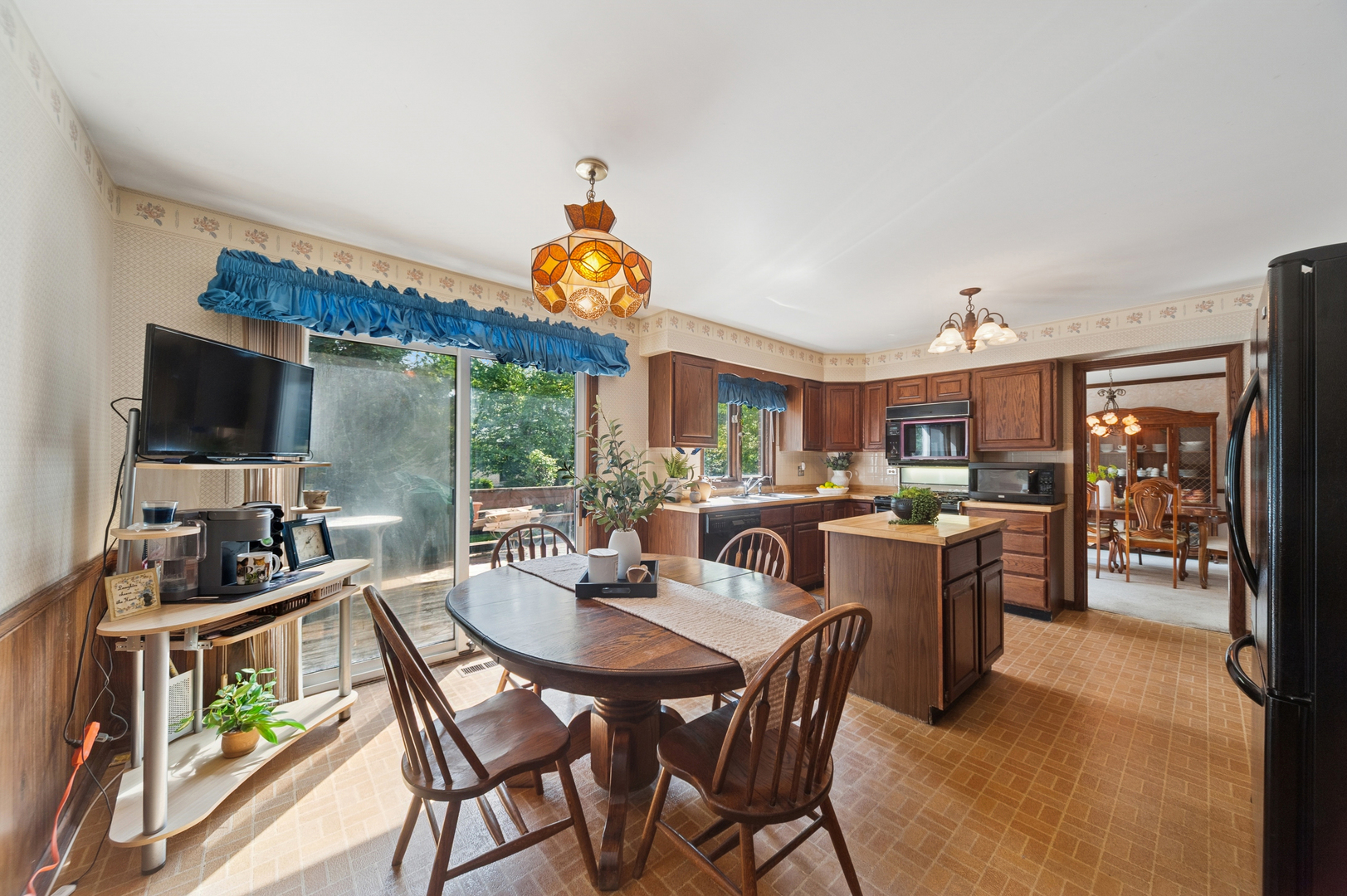 2611 E Radford Court, Arlington Heights, IL 60004