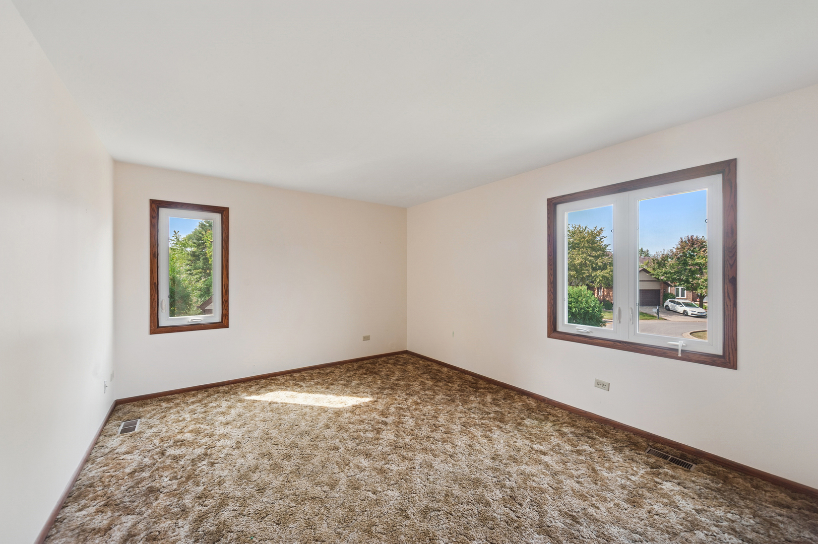 2611 E Radford Court, Arlington Heights, IL 60004