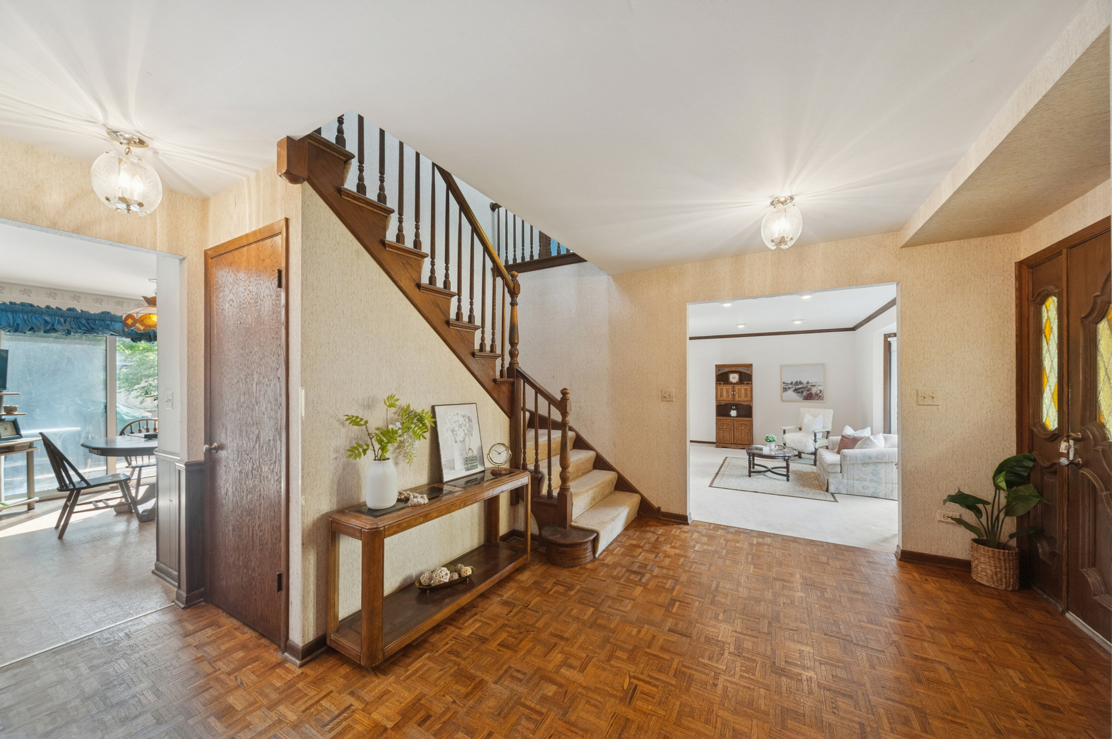 2611 E Radford Court, Arlington Heights, IL 60004