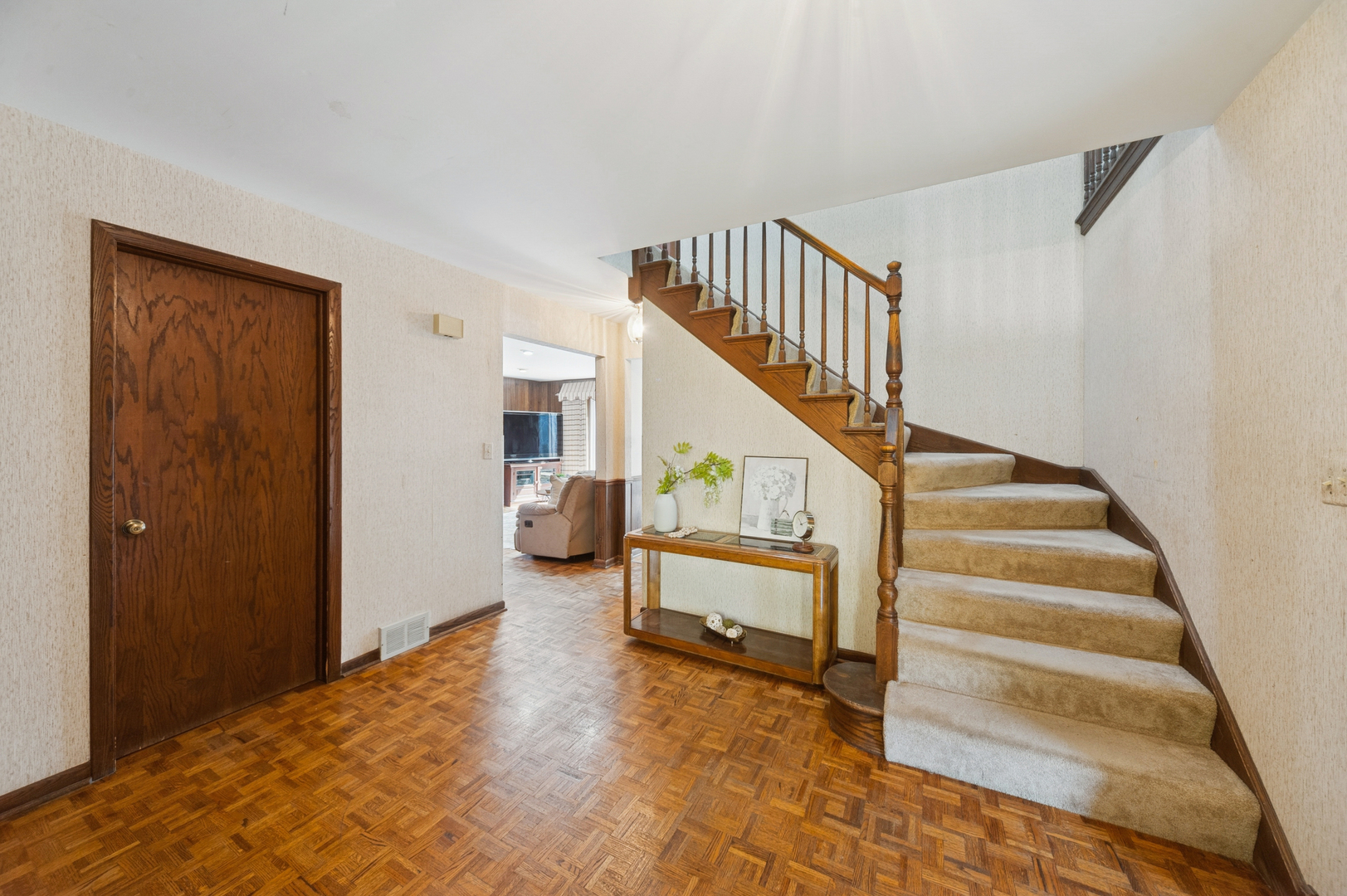 2611 E Radford Court, Arlington Heights, IL 60004