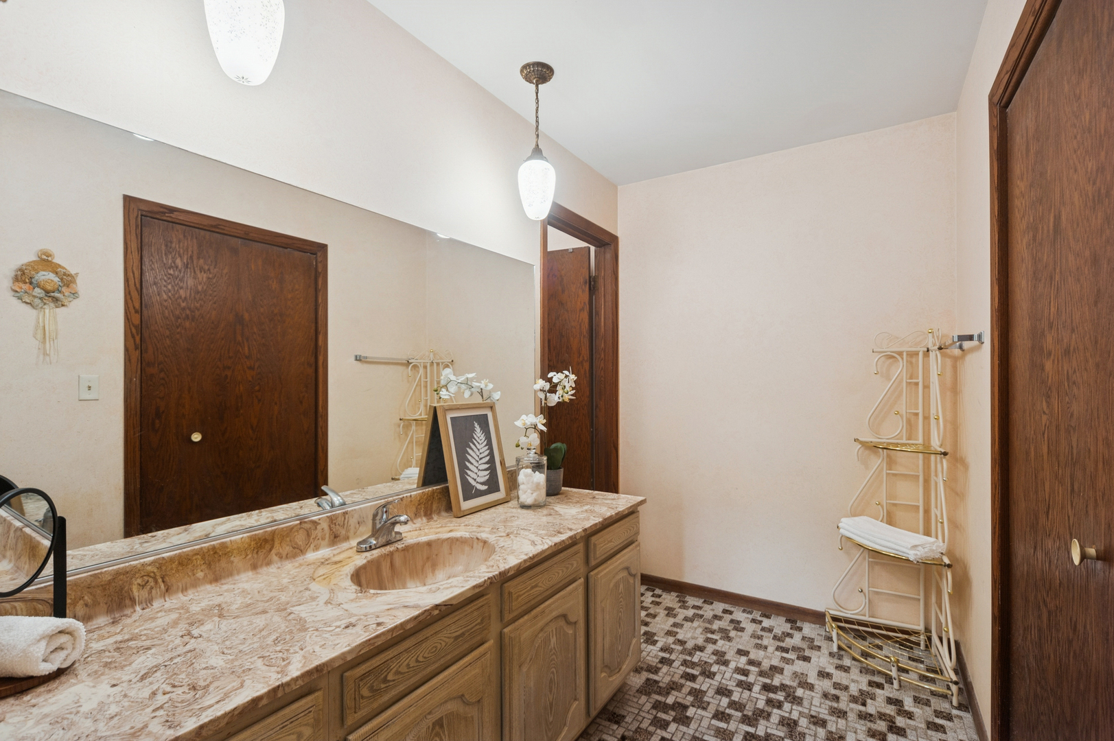 2611 E Radford Court, Arlington Heights, IL 60004