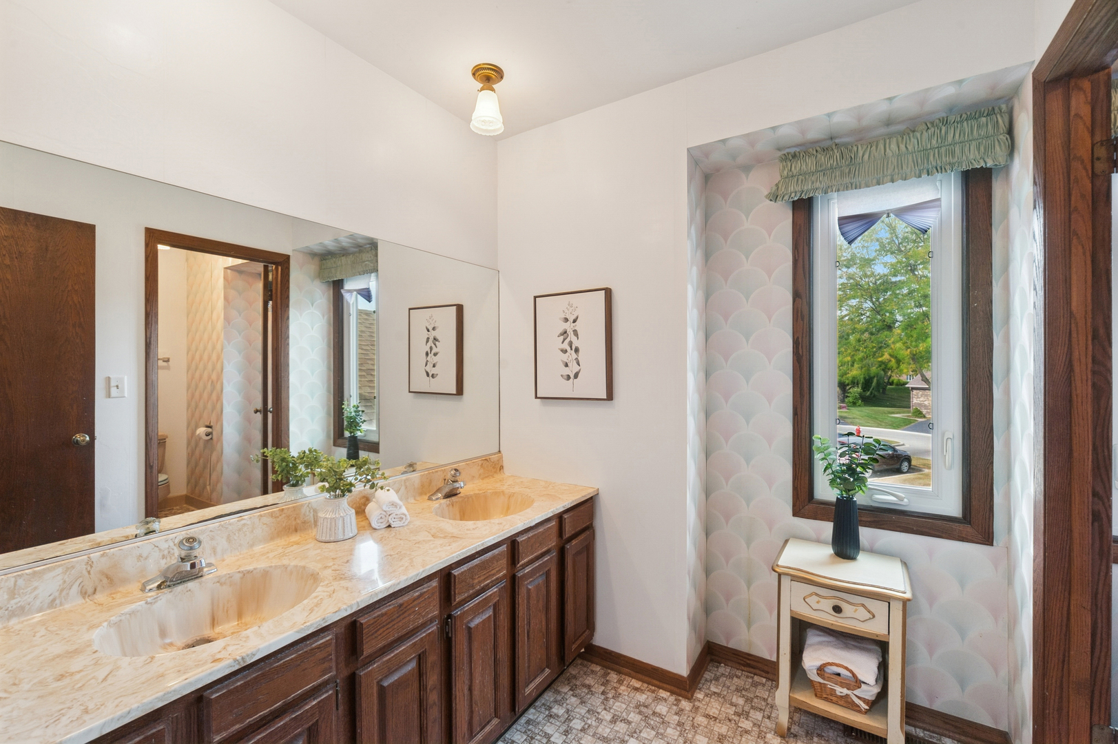 2611 E Radford Court, Arlington Heights, IL 60004