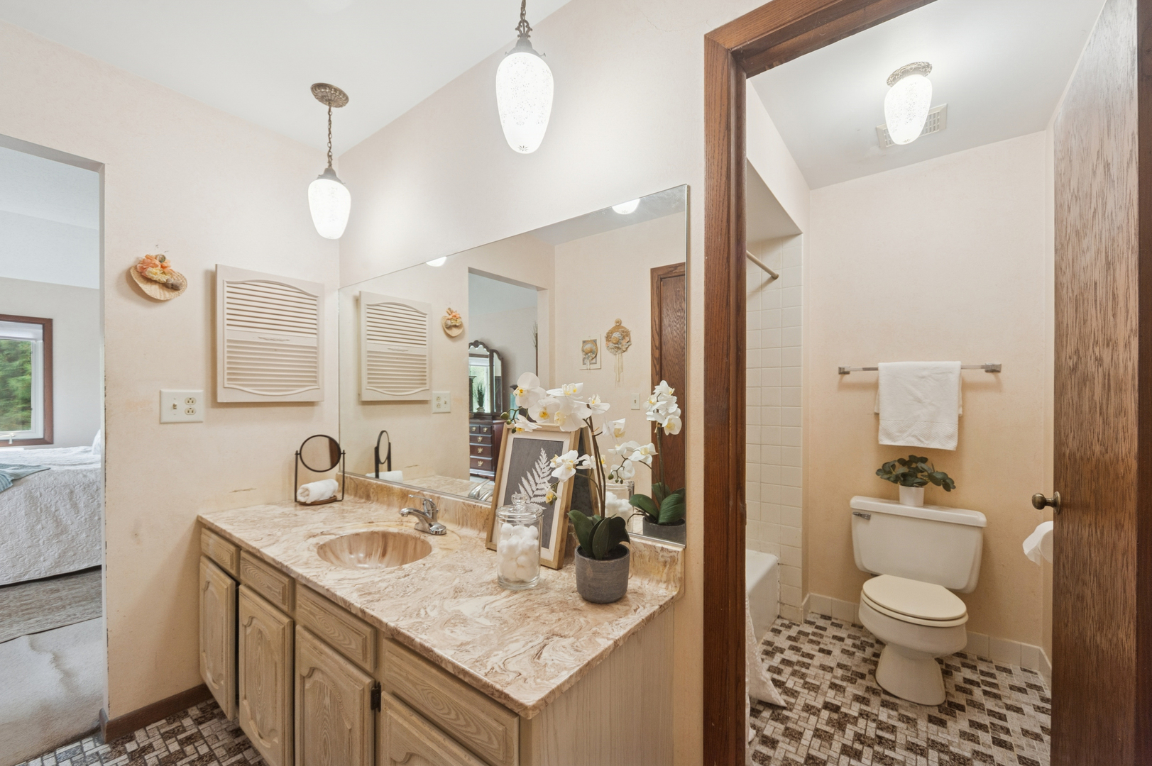 2611 E Radford Court, Arlington Heights, IL 60004