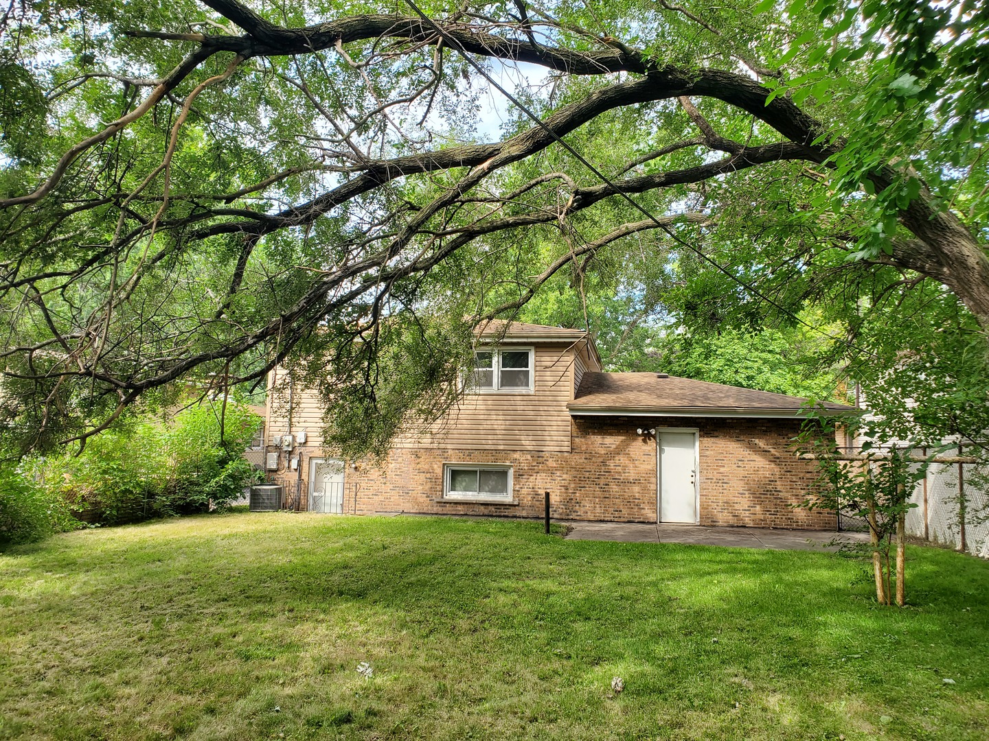 15019 Oak Street, Dolton, IL 60419