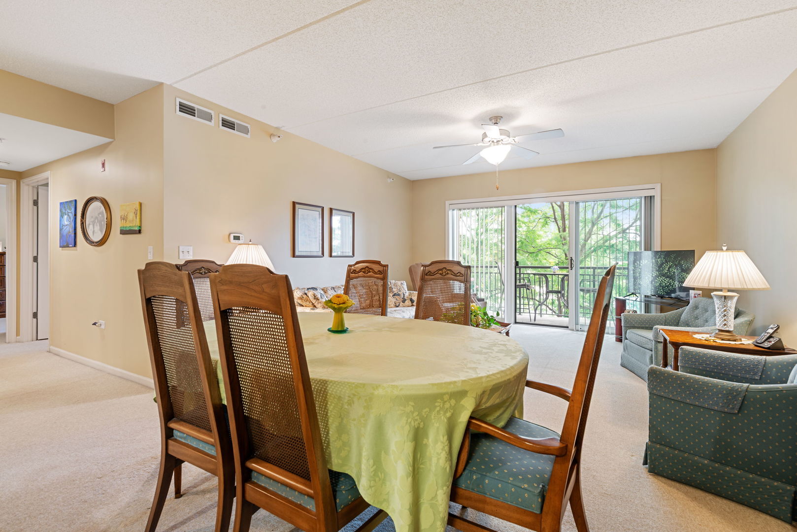 225 Main Street #201, Roselle, IL 60172