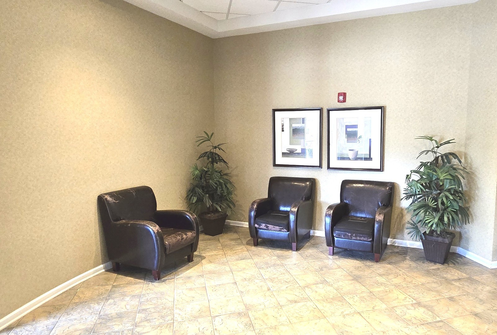 225 Main Street #201, Roselle, IL 60172