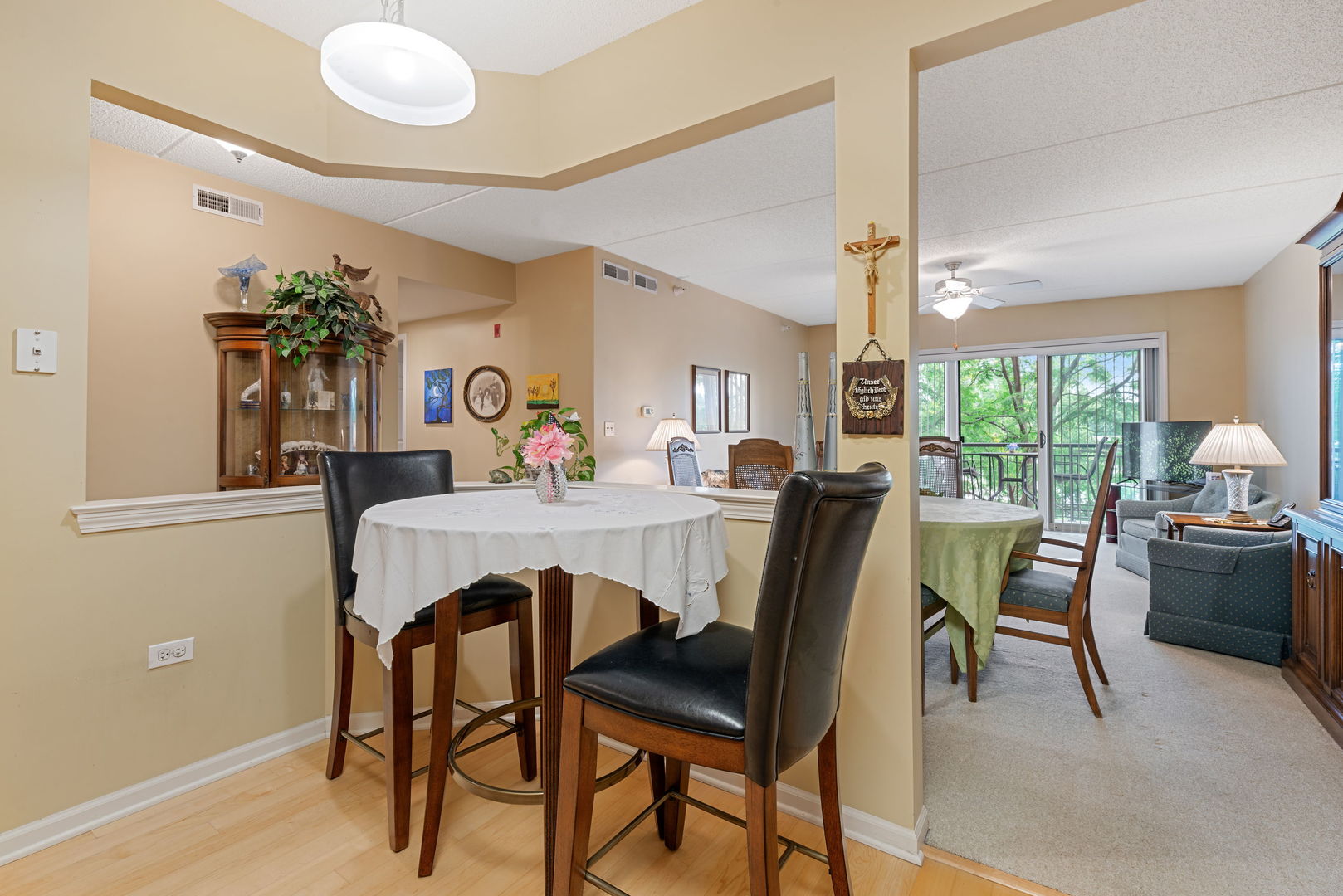 225 Main Street #201, Roselle, IL 60172