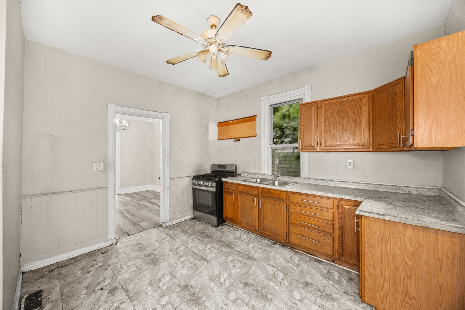 10910 S Edbrooke Avenue, Chicago, IL 60628