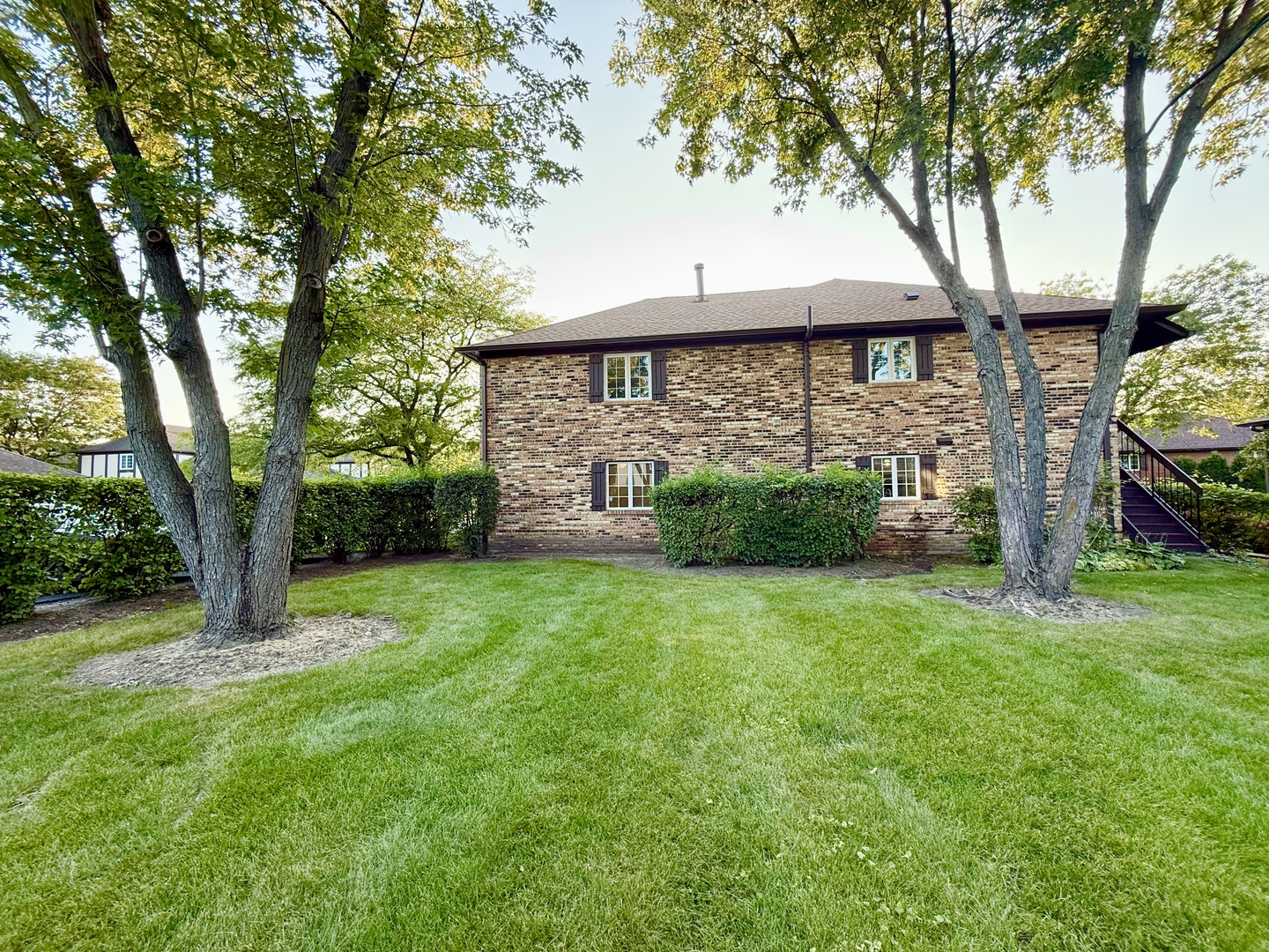 222 Stanhope Drive #B, Willowbrook, IL 60527