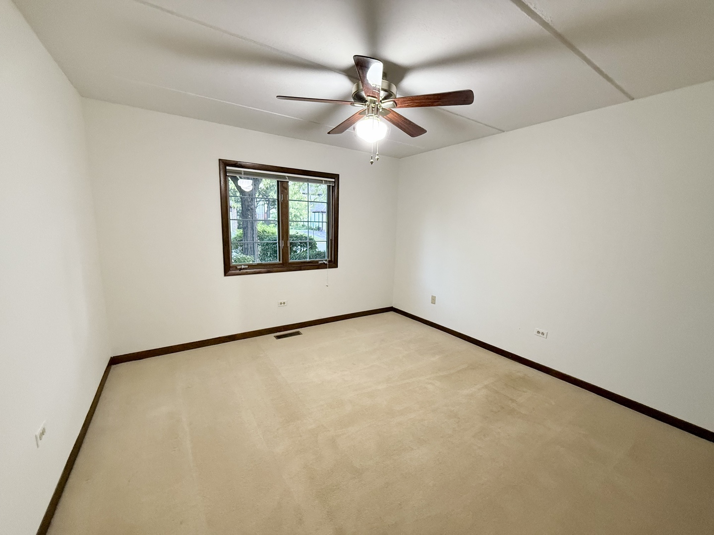 222 Stanhope Drive #B, Willowbrook, IL 60527