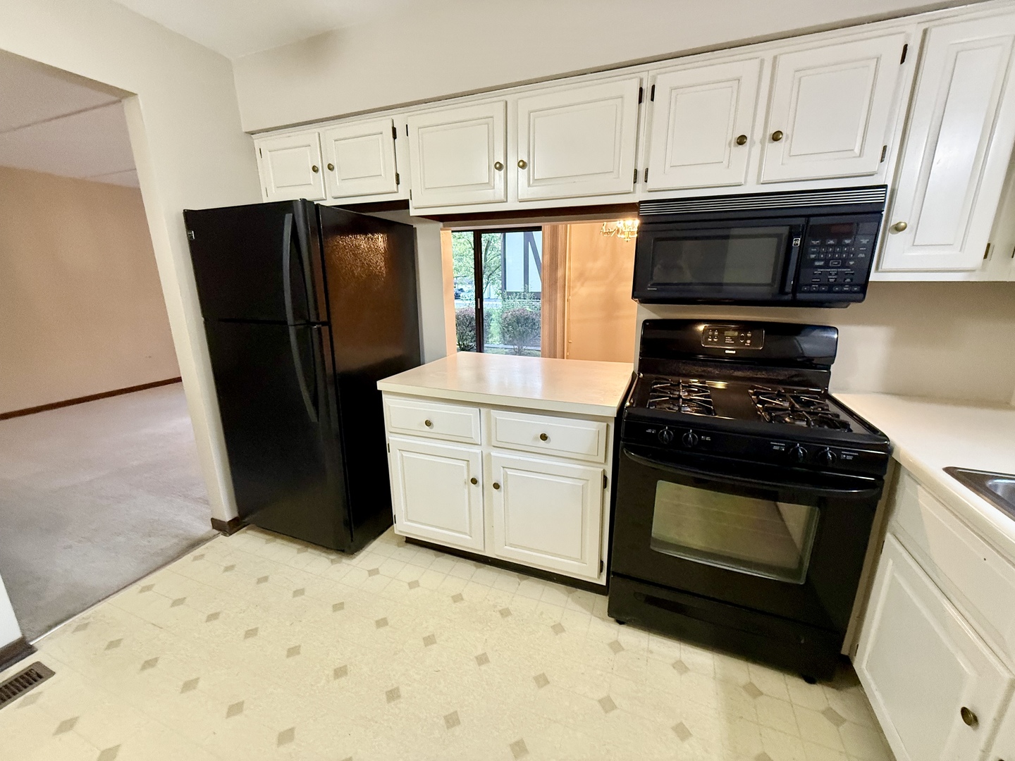 222 Stanhope Drive #B, Willowbrook, IL 60527