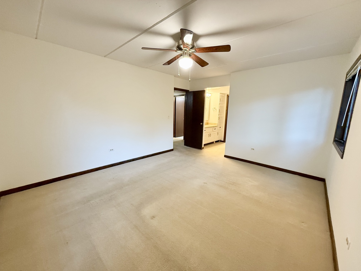 222 Stanhope Drive #B, Willowbrook, IL 60527