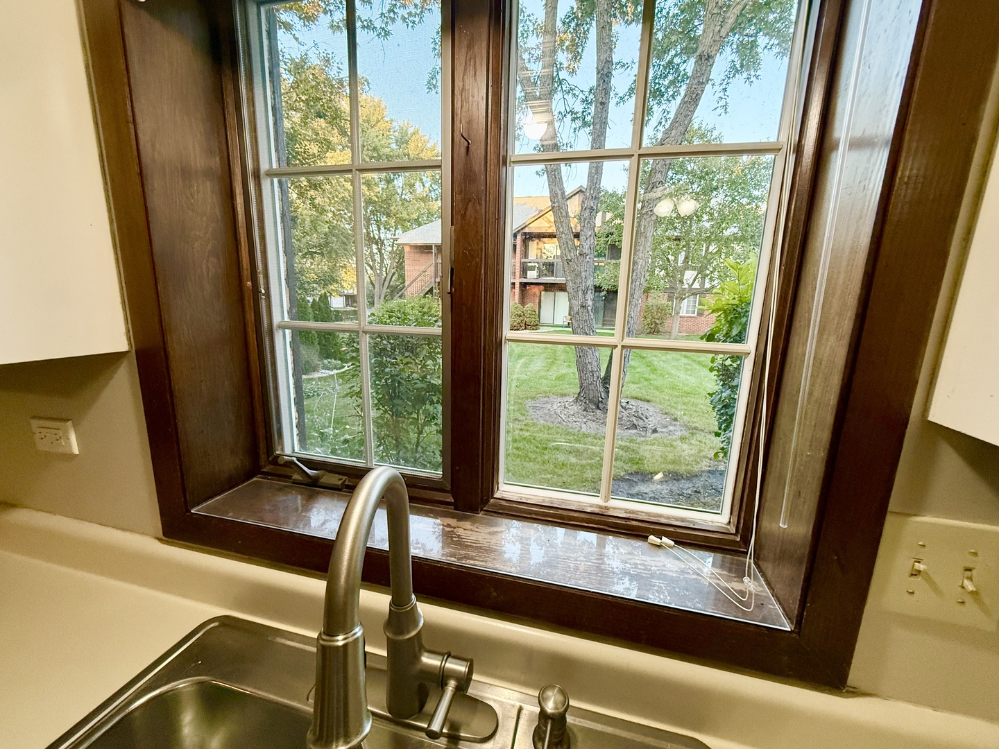 222 Stanhope Drive #B, Willowbrook, IL 60527